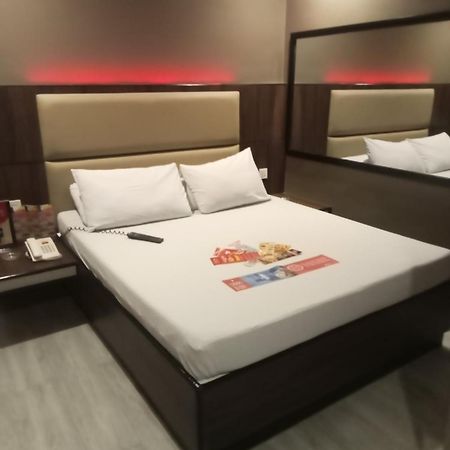 Hotel Sogo Pasay Wood Street Zewnętrze zdjęcie