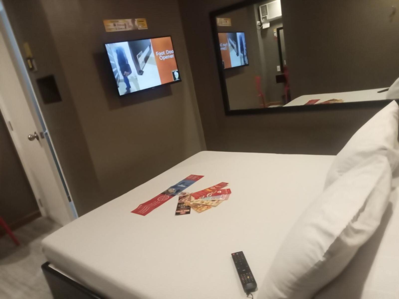 Hotel Sogo Pasay Wood Street Zewnętrze zdjęcie