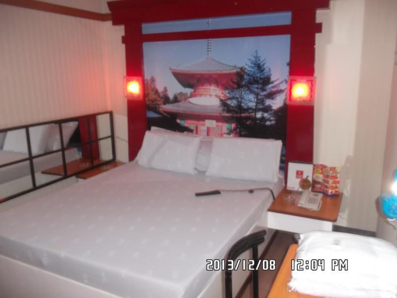 Hotel Sogo Pasay Wood Street Zewnętrze zdjęcie