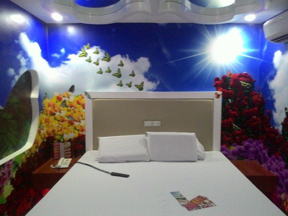 Hotel Sogo Pasay Wood Street Zewnętrze zdjęcie