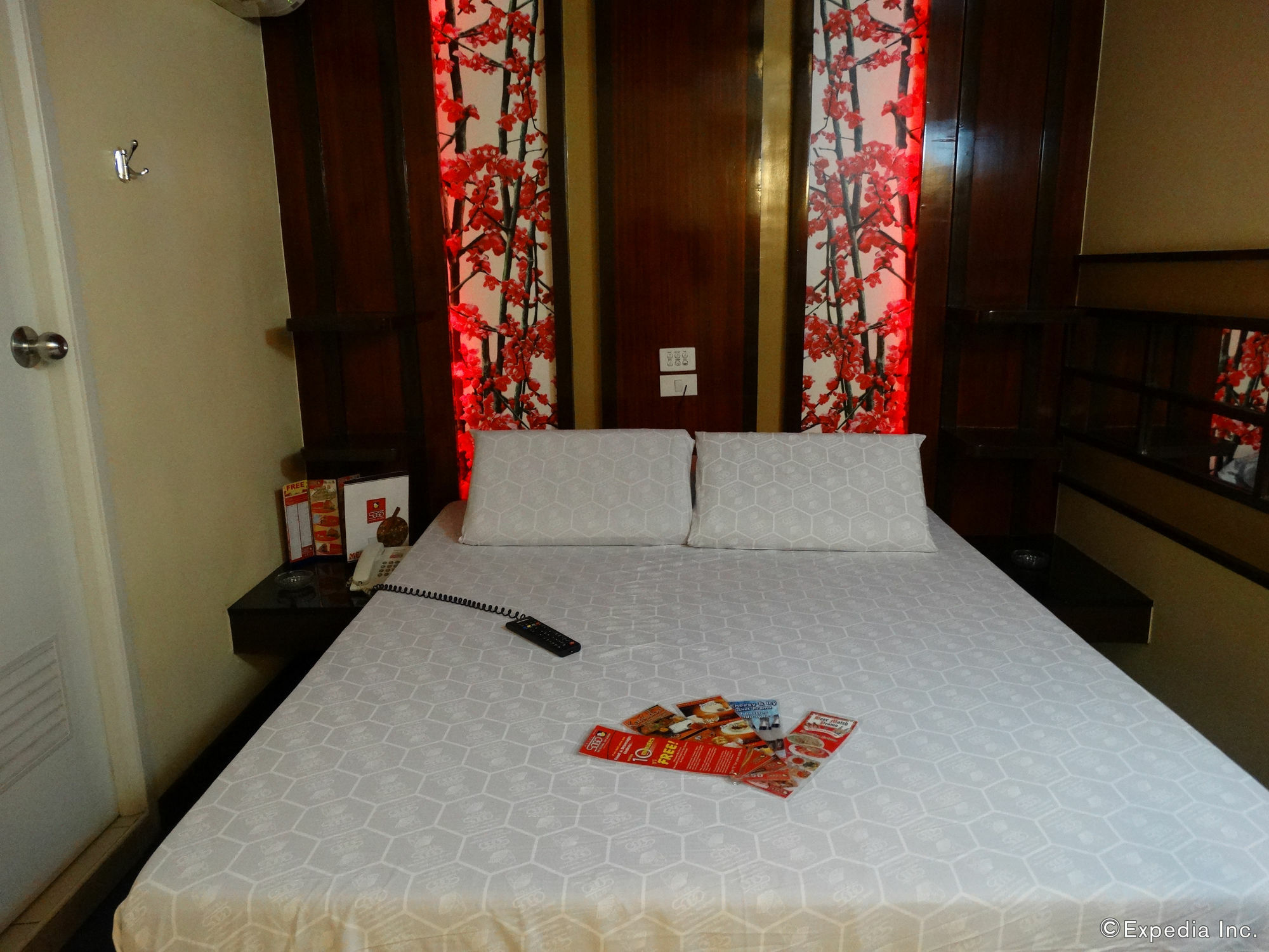 Hotel Sogo Pasay Wood Street Zewnętrze zdjęcie