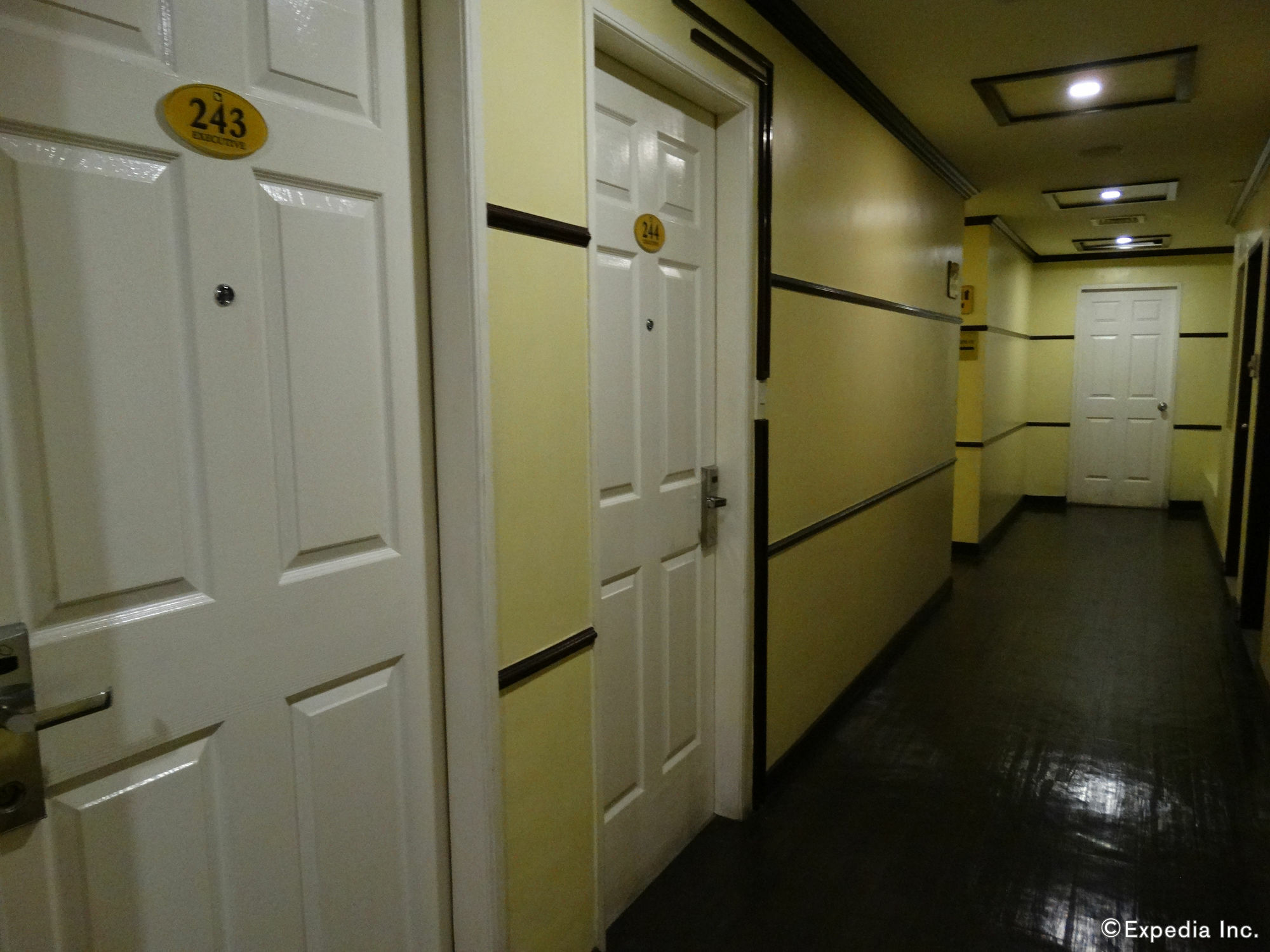 Hotel Sogo Pasay Wood Street Zewnętrze zdjęcie