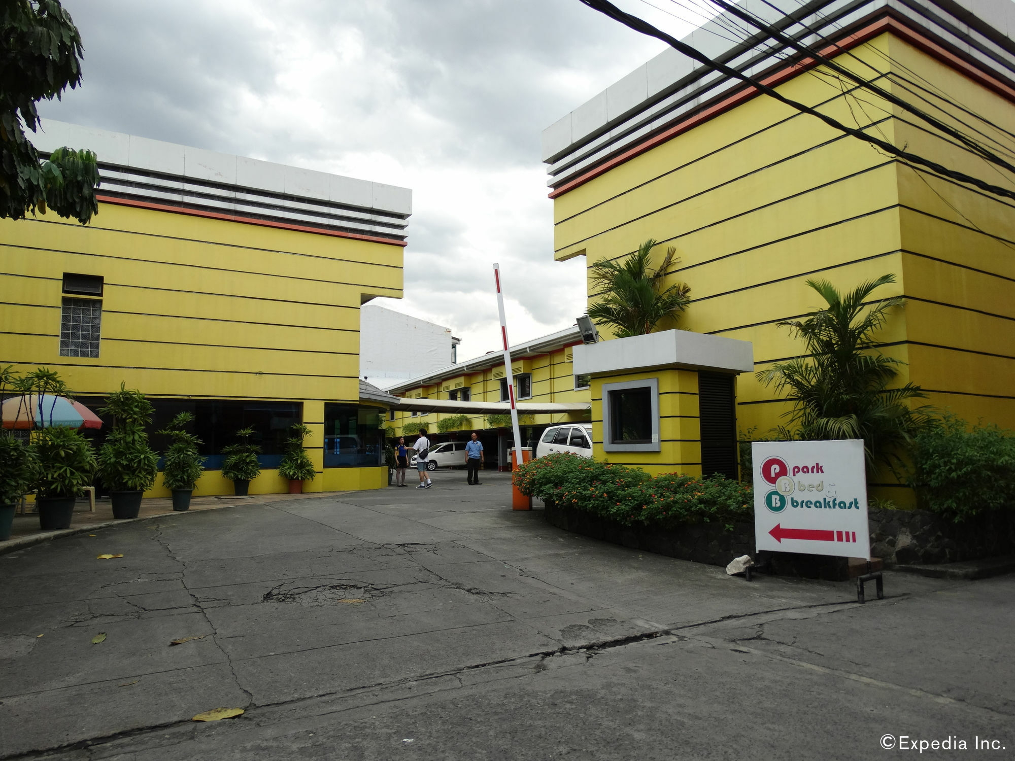 Hotel Sogo Pasay Wood Street Zewnętrze zdjęcie