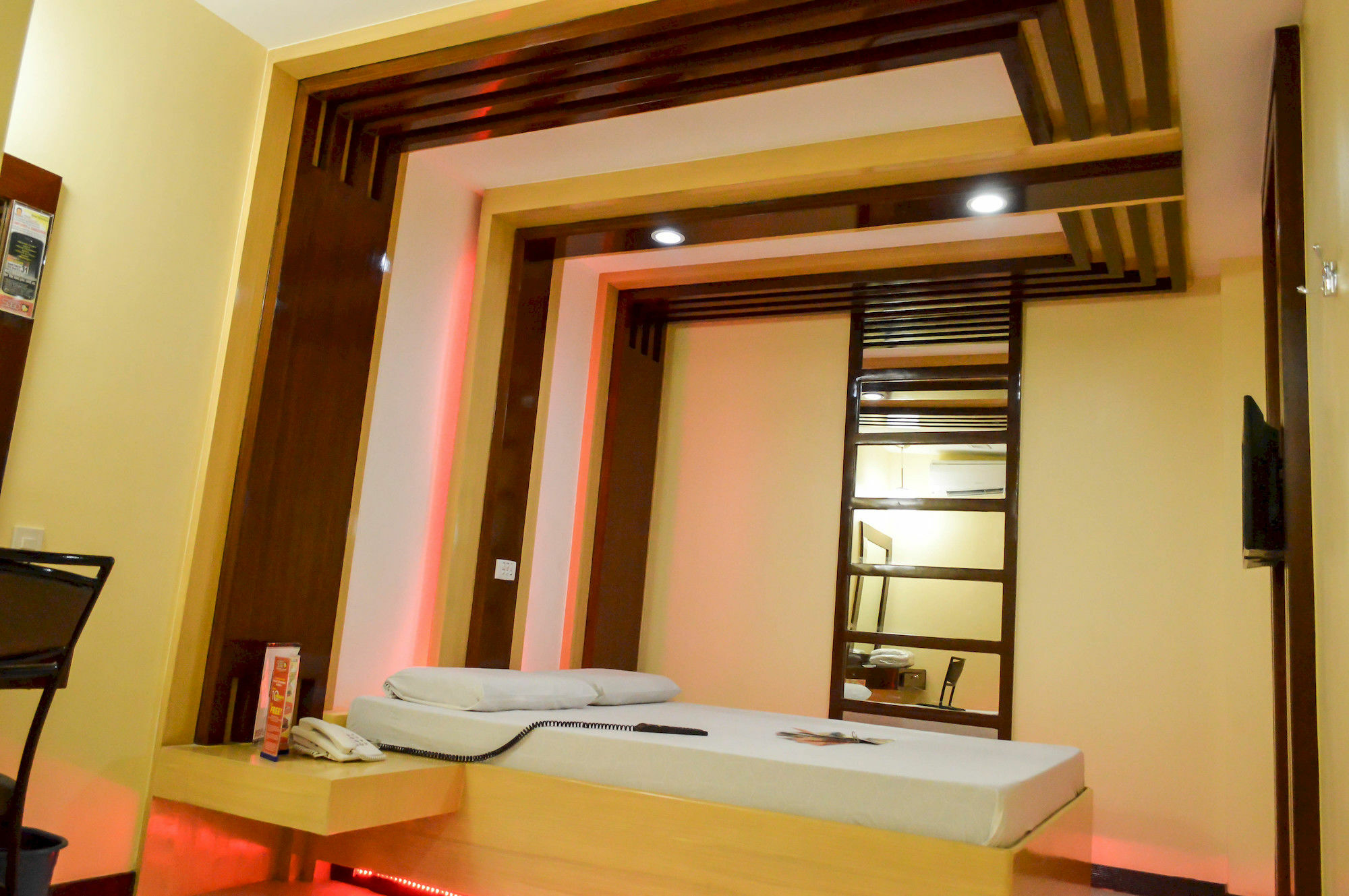 Hotel Sogo Pasay Wood Street Zewnętrze zdjęcie