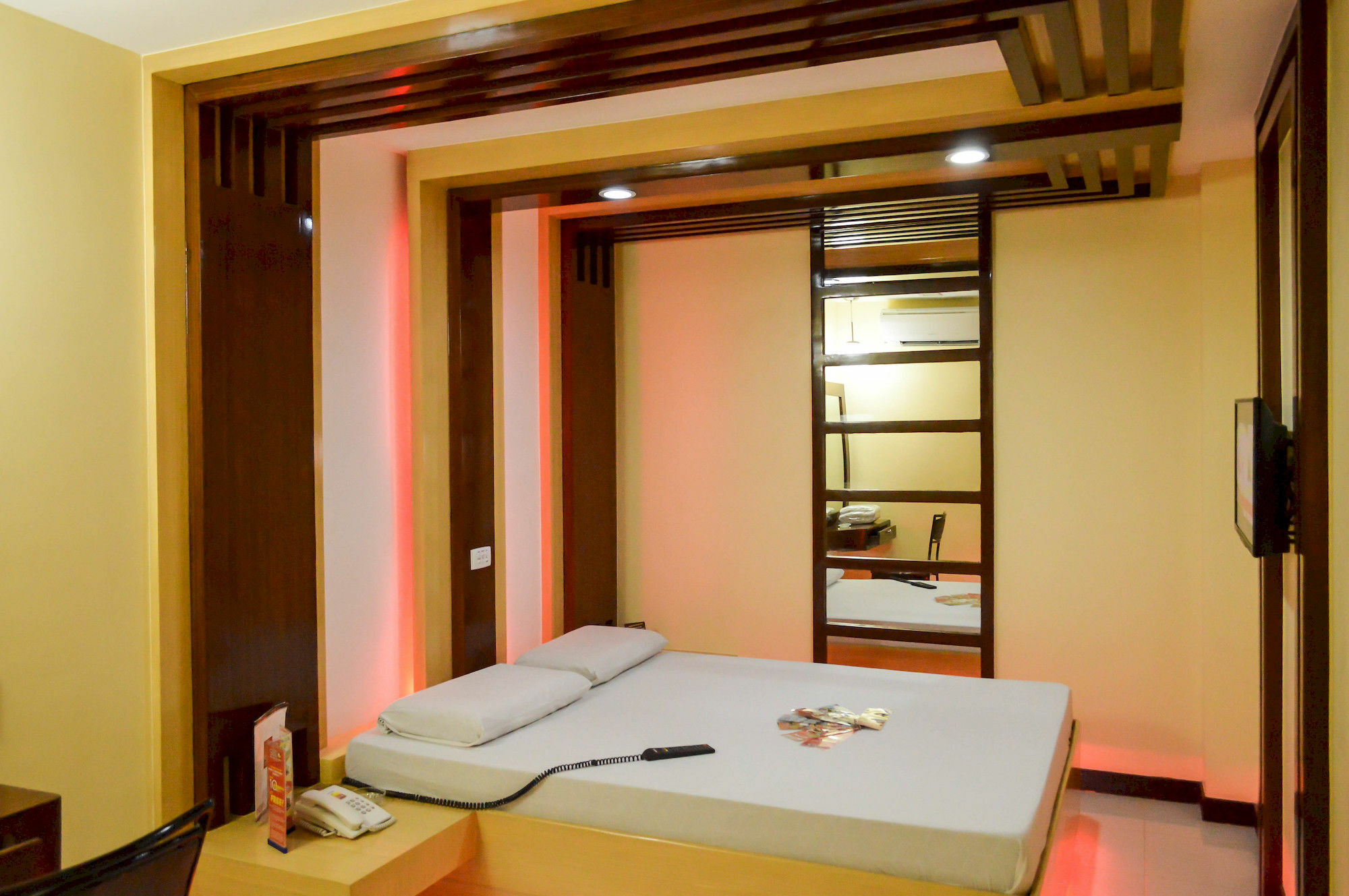 Hotel Sogo Pasay Wood Street Zewnętrze zdjęcie