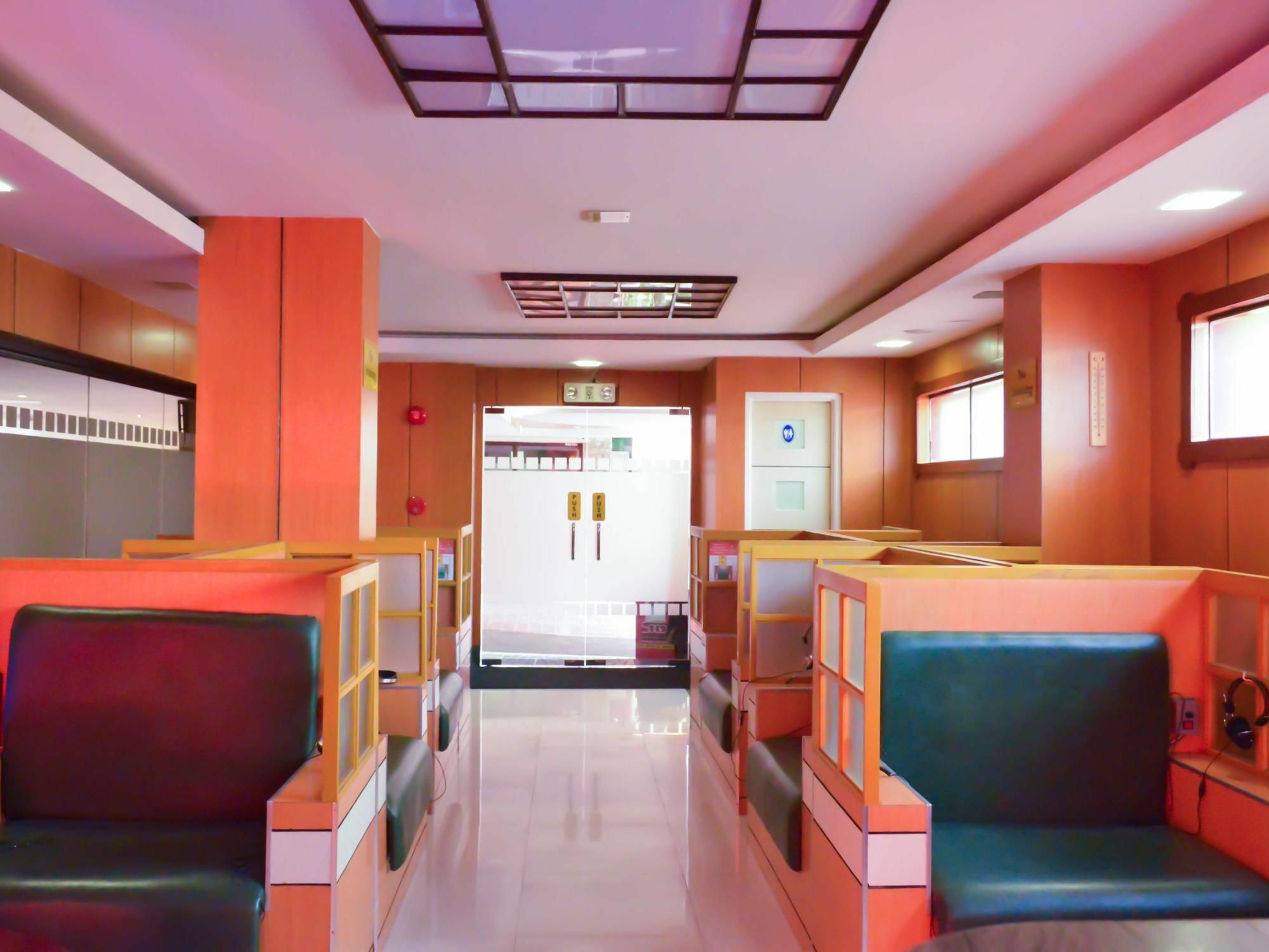 Hotel Sogo Pasay Wood Street Zewnętrze zdjęcie