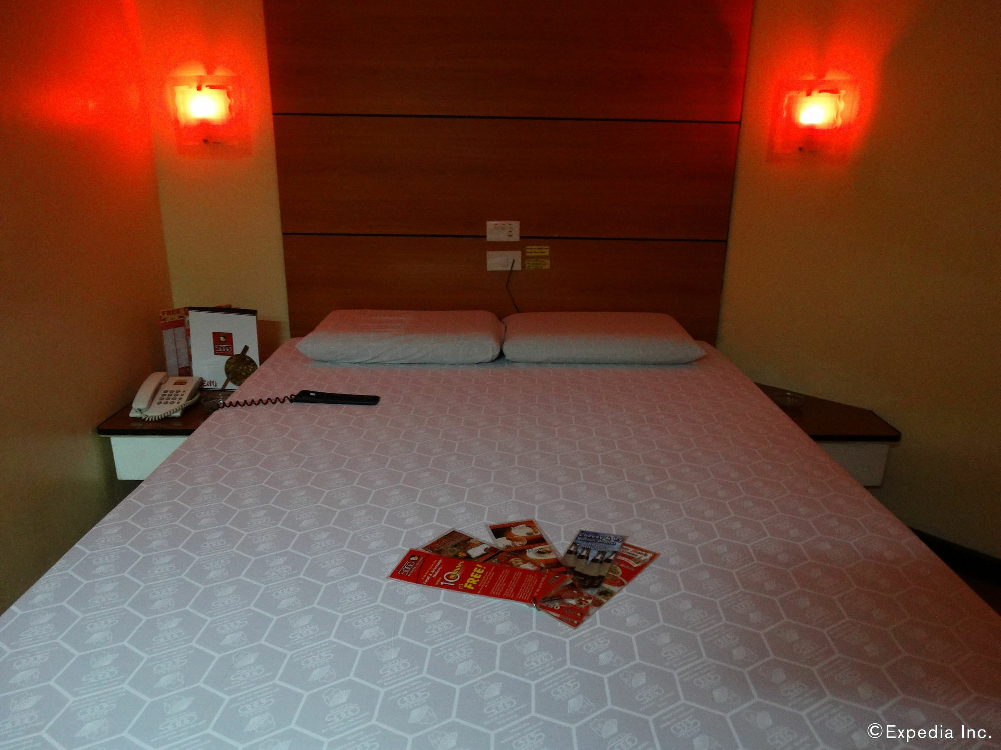 Hotel Sogo Pasay Wood Street Zewnętrze zdjęcie