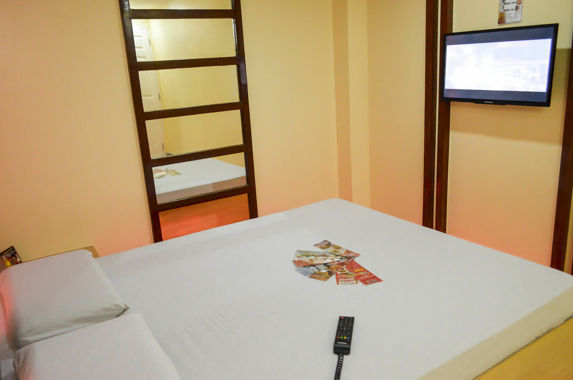 Hotel Sogo Pasay Wood Street Zewnętrze zdjęcie
