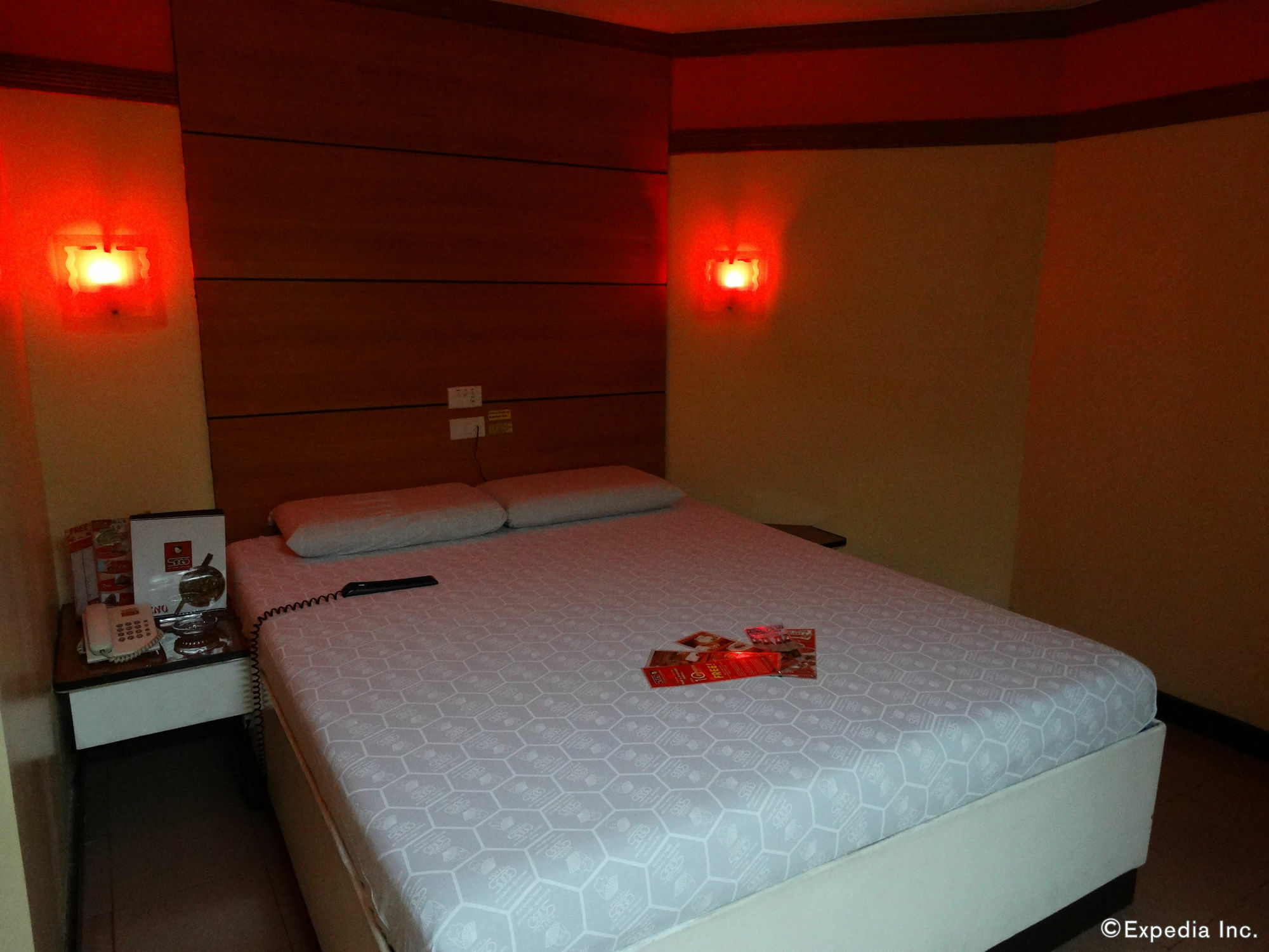 Hotel Sogo Pasay Wood Street Zewnętrze zdjęcie