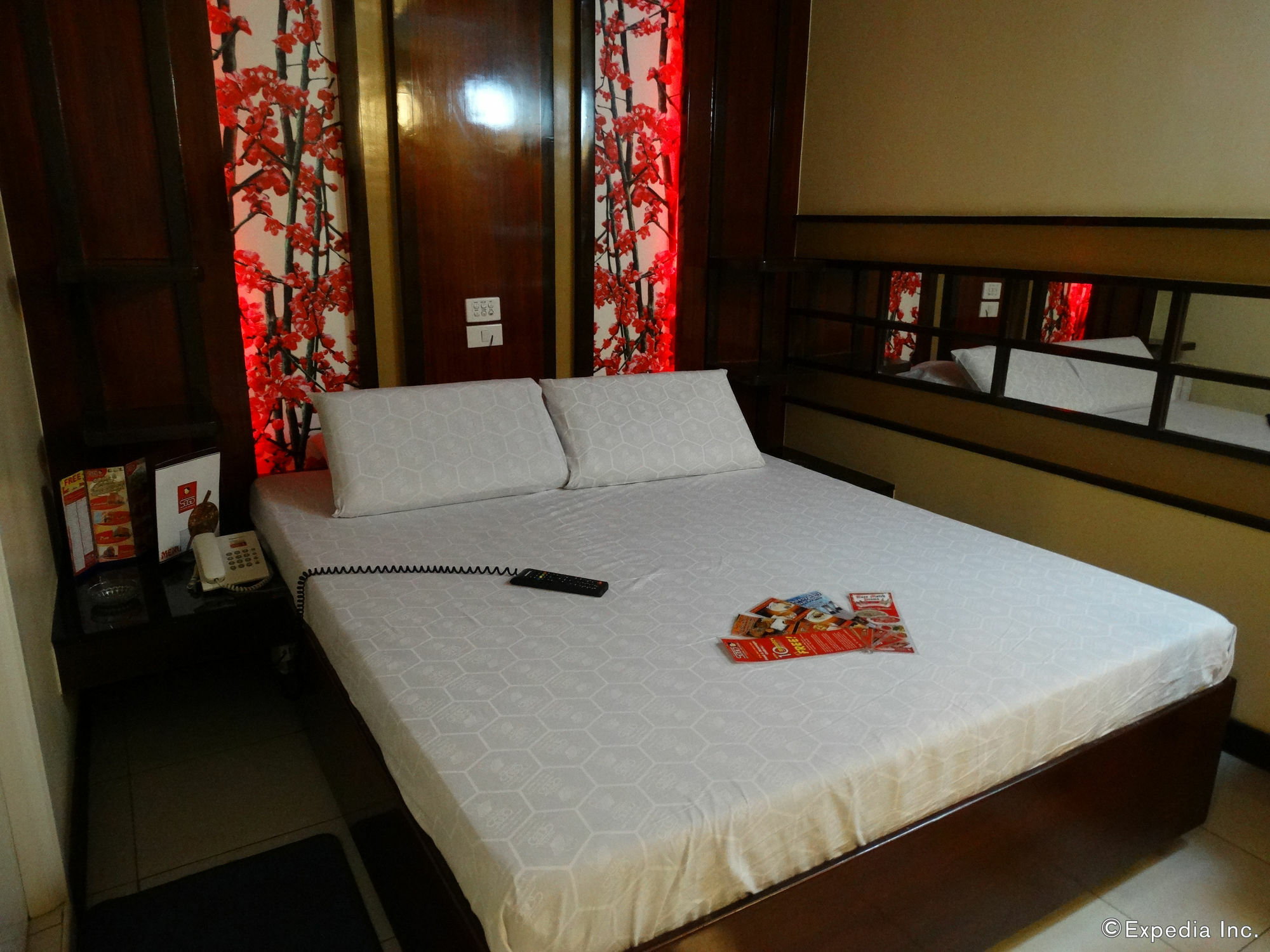 Hotel Sogo Pasay Wood Street Zewnętrze zdjęcie
