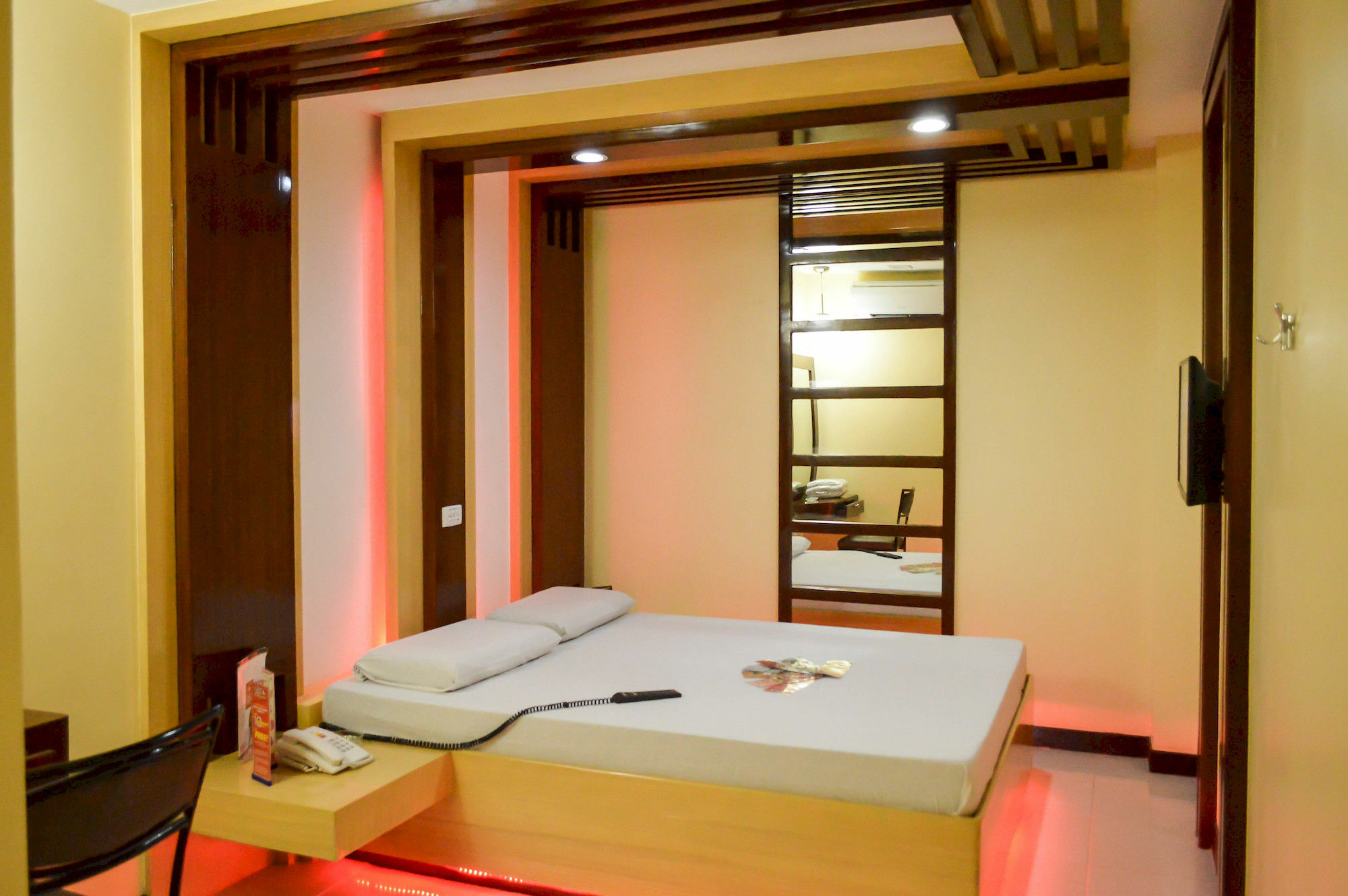 Hotel Sogo Pasay Wood Street Zewnętrze zdjęcie