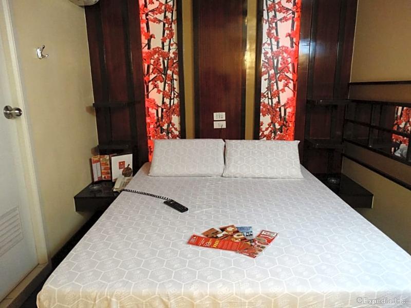 Hotel Sogo Pasay Wood Street Zewnętrze zdjęcie