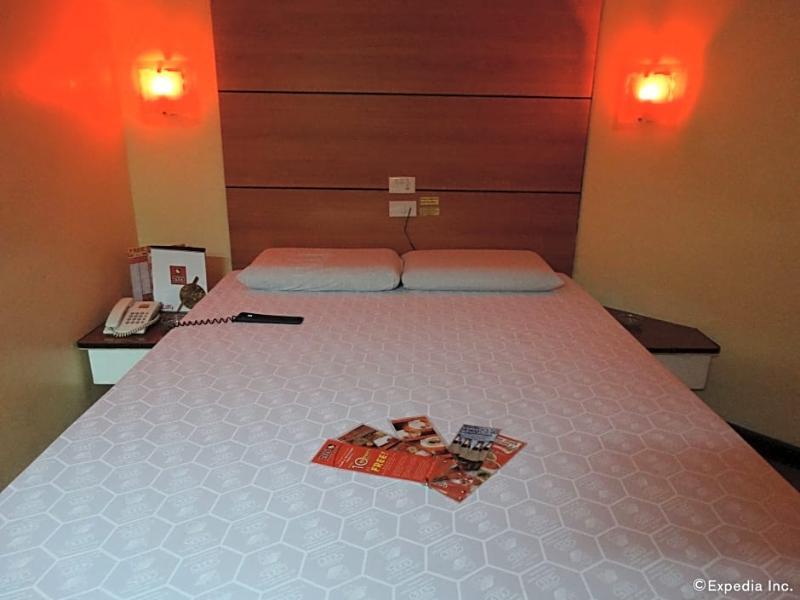 Hotel Sogo Pasay Wood Street Zewnętrze zdjęcie