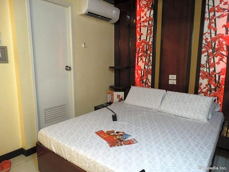 Hotel Sogo Pasay Wood Street Zewnętrze zdjęcie