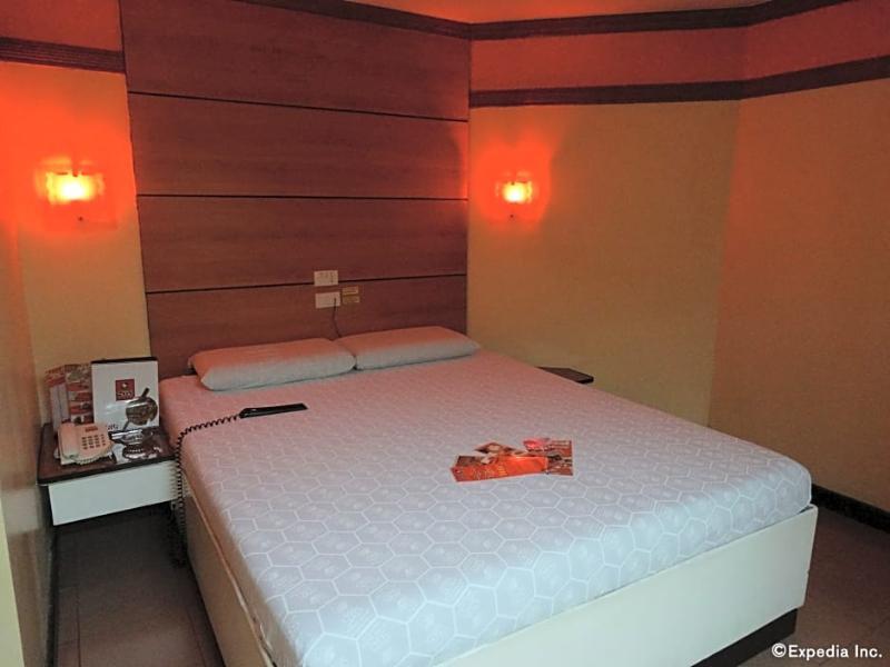 Hotel Sogo Pasay Wood Street Zewnętrze zdjęcie