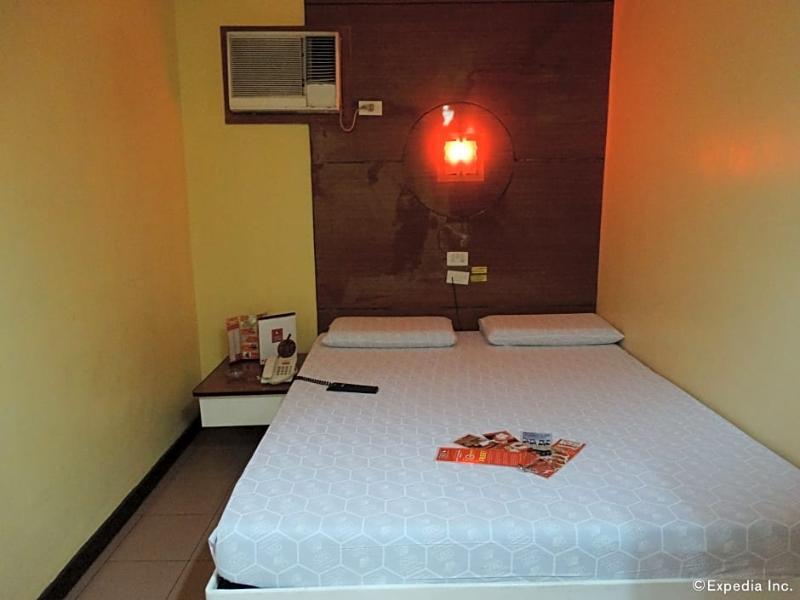 Hotel Sogo Pasay Wood Street Zewnętrze zdjęcie